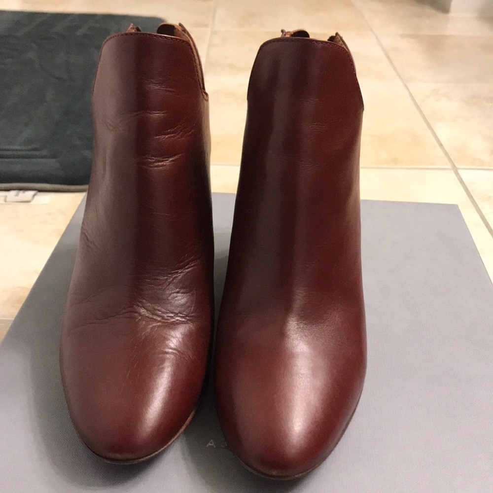 NWT Aquatalia BROWN LEATHER BOOTIES
